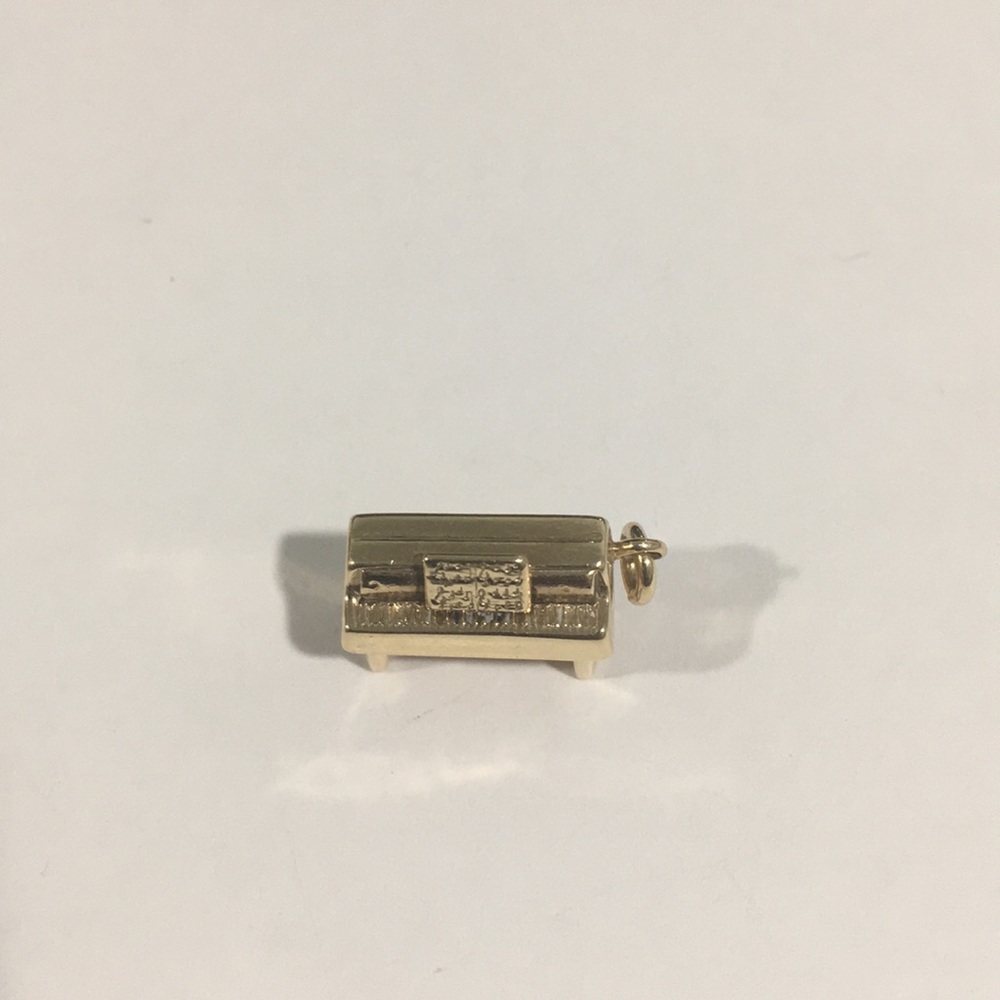 14k Yellow Gold Vintage Piano Charm - Picture 3 of 6